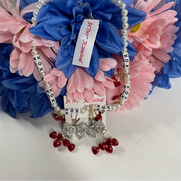 šAUTH SET BETSEY CHERRIES XO NECKLACE & EARRINGS - Picture 4 of 10